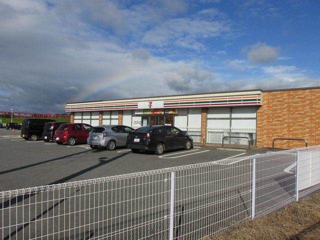 コンビニ　セブンイレブン烏山バイパス店（コンビニ）まで260m