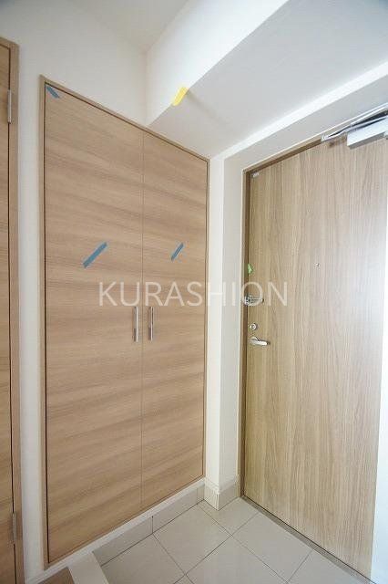 玄関　※同型シリーズ参考写真