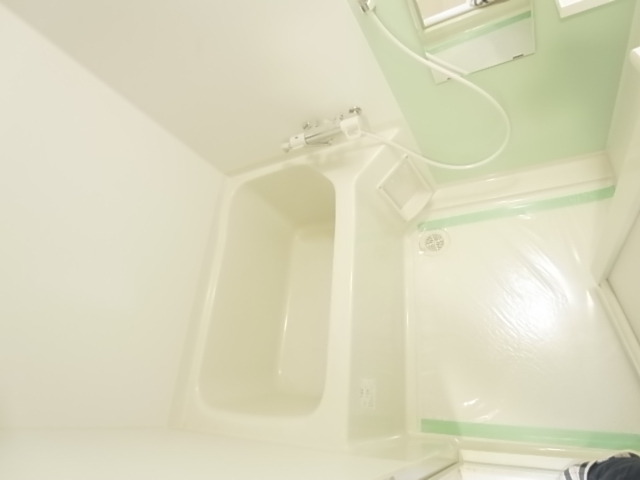 バス・シャワールーム　お風呂・トイレ別のセパレートはいいですね。