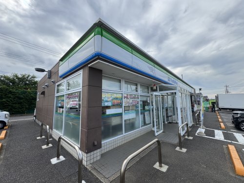 コンビニ　ファミリーマート 成田本城店（コンビニ）まで626m