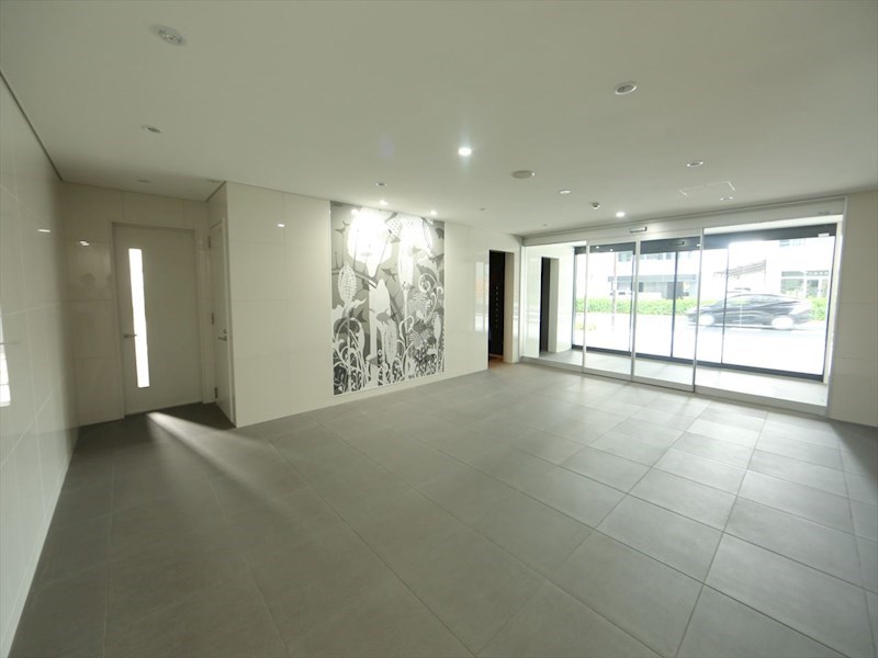 エントランス　エントランス　オートロック付　防犯カメラ有り