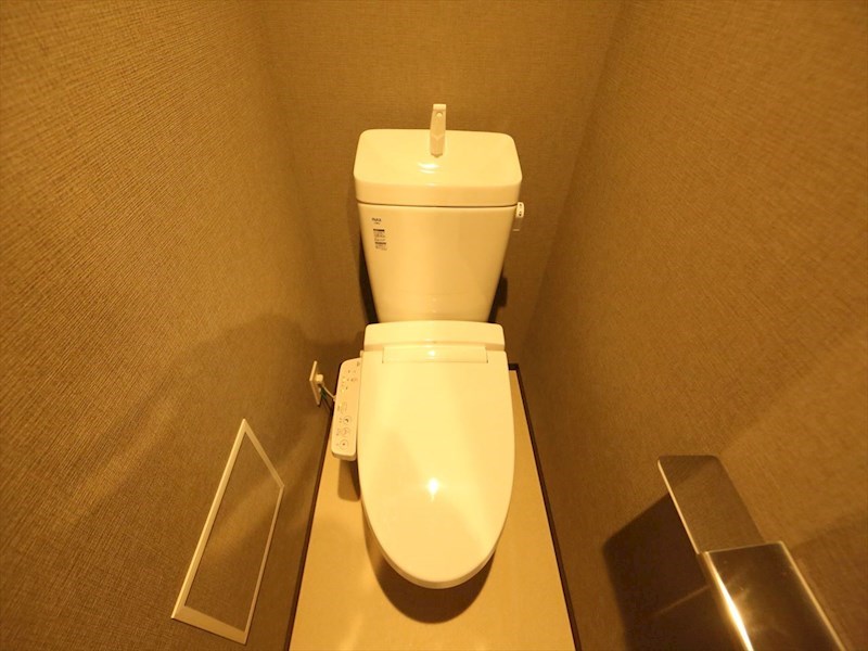 トイレ　温水洗浄暖房便座付トイレ