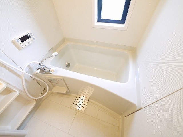 バス・シャワールーム　落ち着いた空間のお風呂です