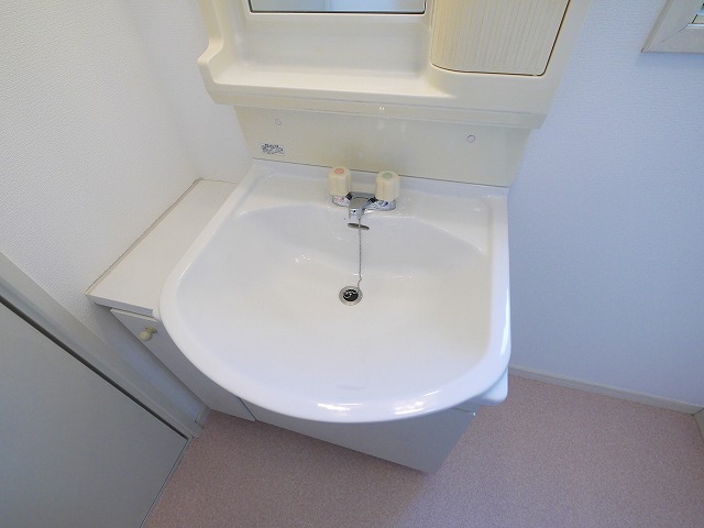 洗面設備　独立洗面台、朝の身支度には欠かせません