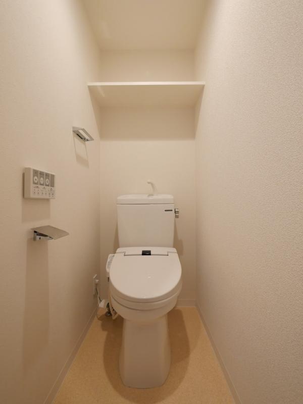 トイレ　温水洗浄便座付き