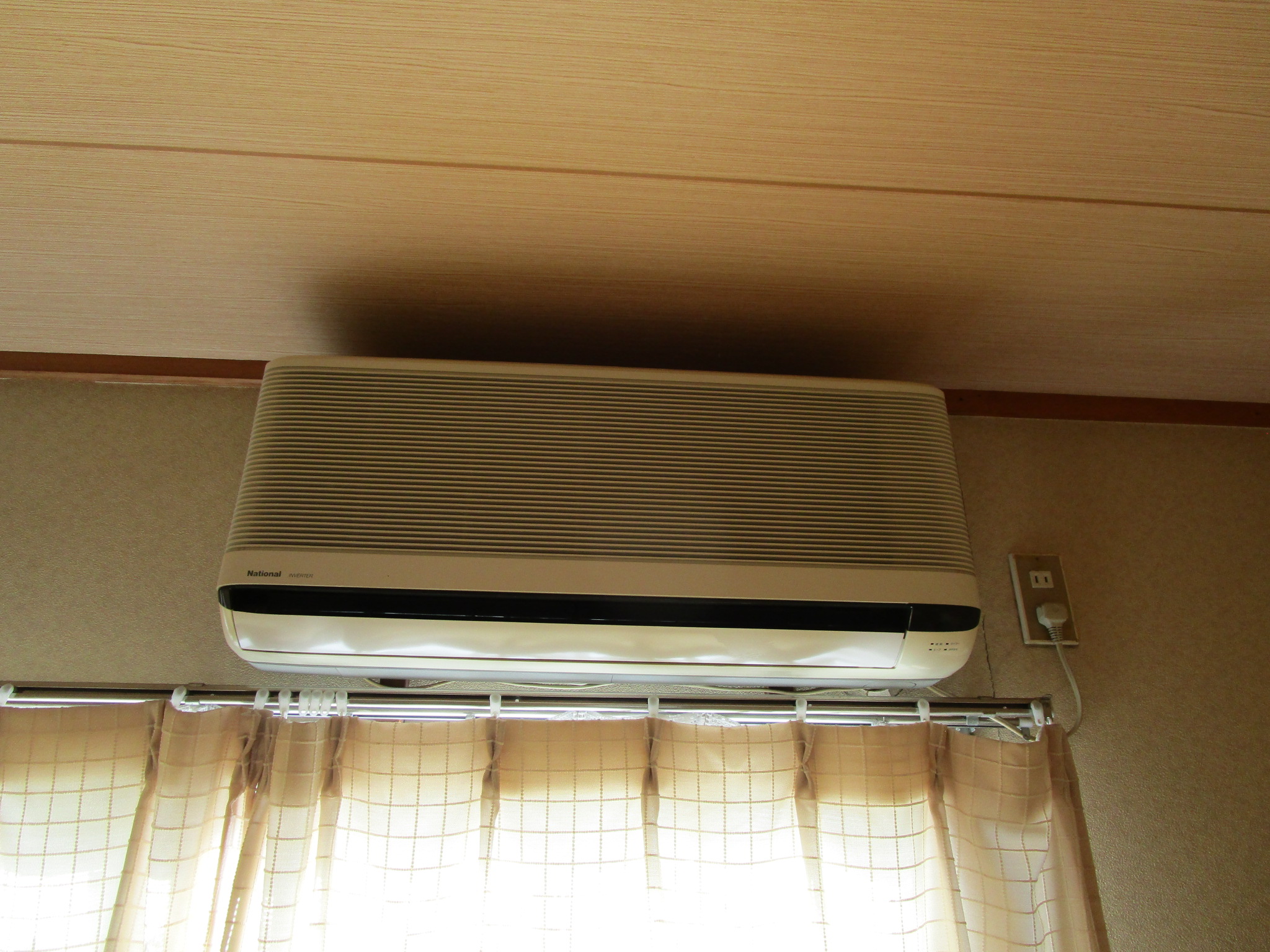 その他　4.5帖和室に設置してあるエアコンです。