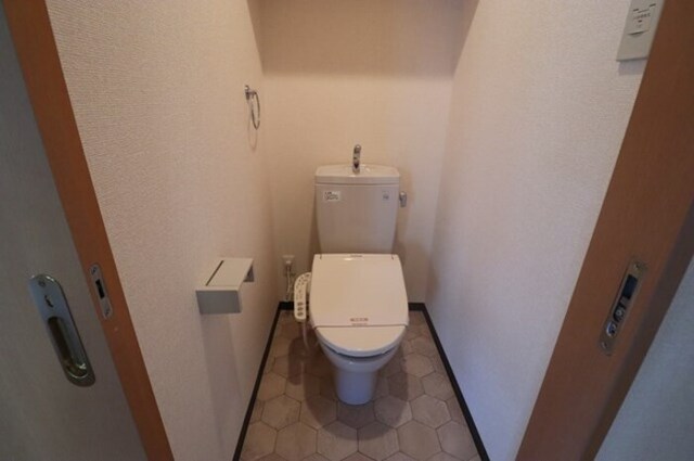 トイレ　温水洗浄暖房便座