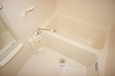 バス・シャワールーム　コンパクトで使いやすいお風呂です