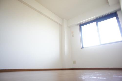 その他　フローリングの明るいお部屋です