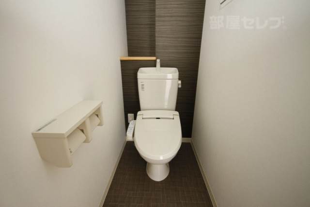 トイレ　壁紙の色が異なる場合が有ります。