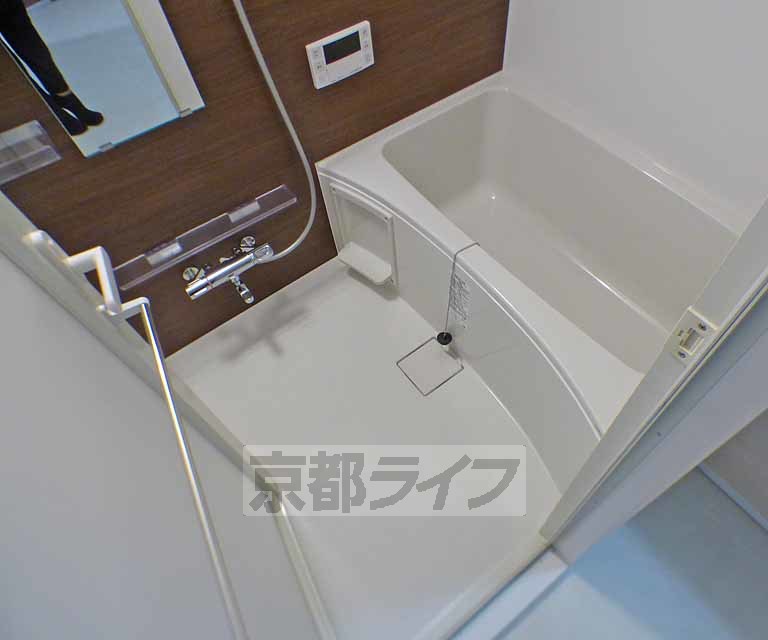 バス・シャワールーム　ゆったり浸かれるお風呂です。