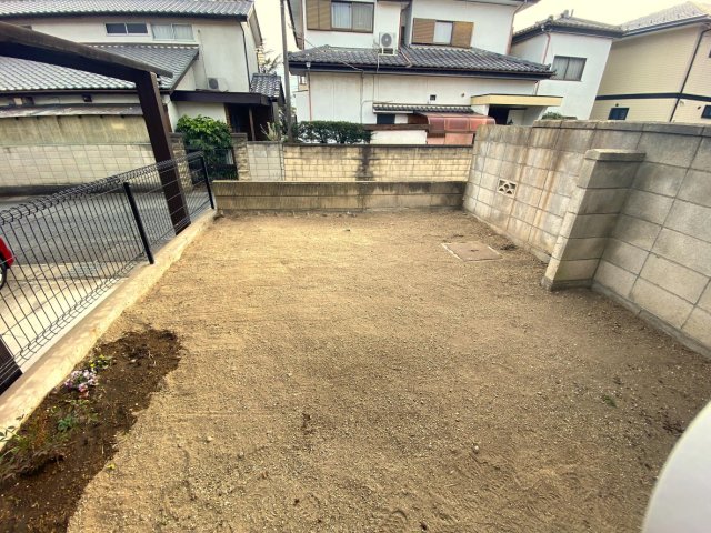 庭　ガーデニングや家庭菜園はもちろん、 休日のミニBBQもOK