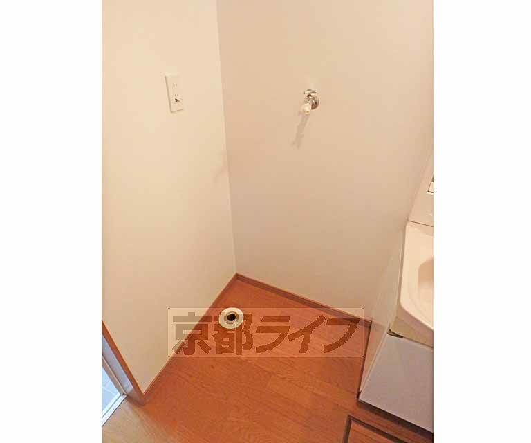 その他設備　洗濯機置き場は脱衣場にあります。