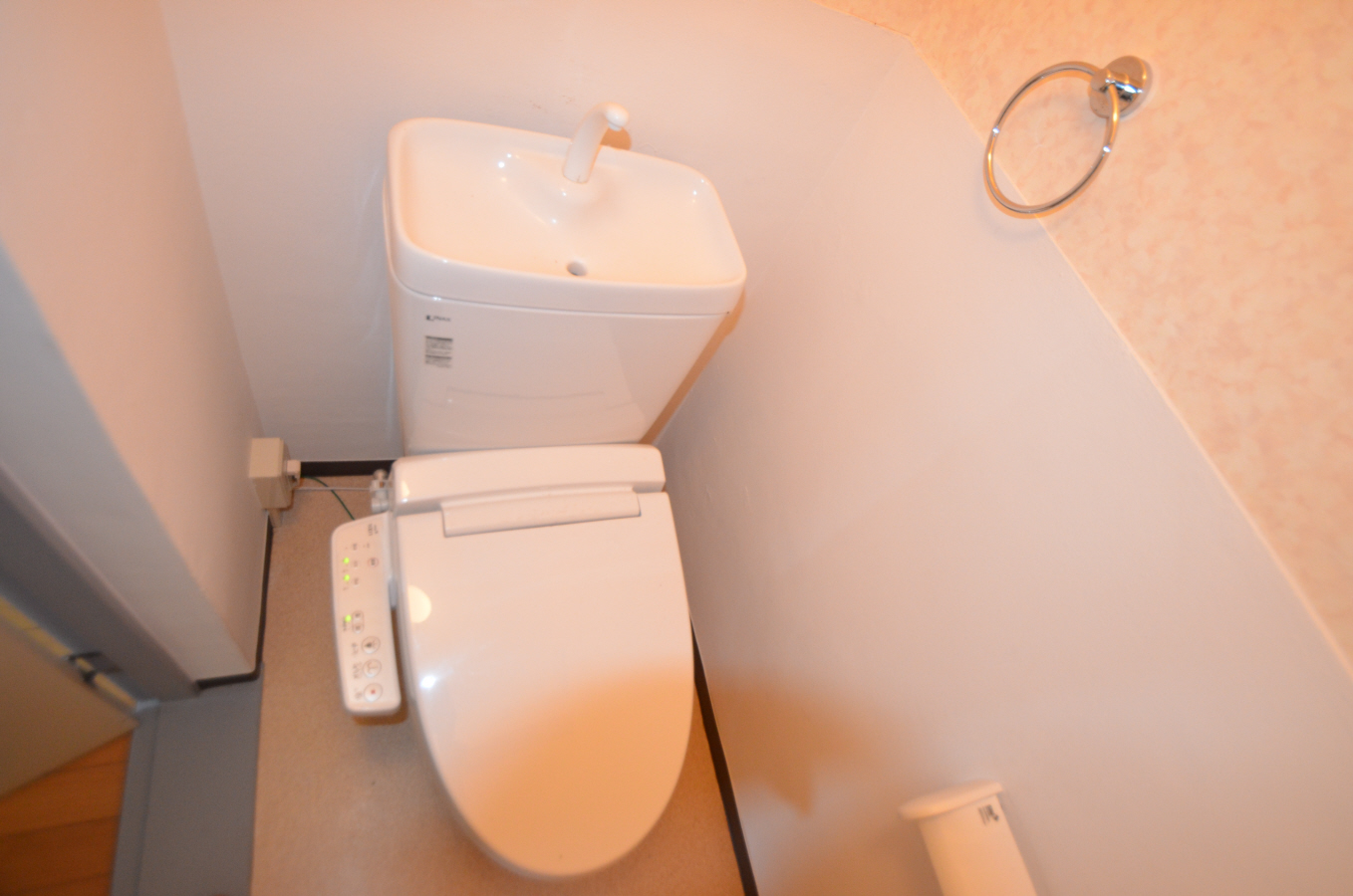 トイレ　気分すっきり温水洗浄便座