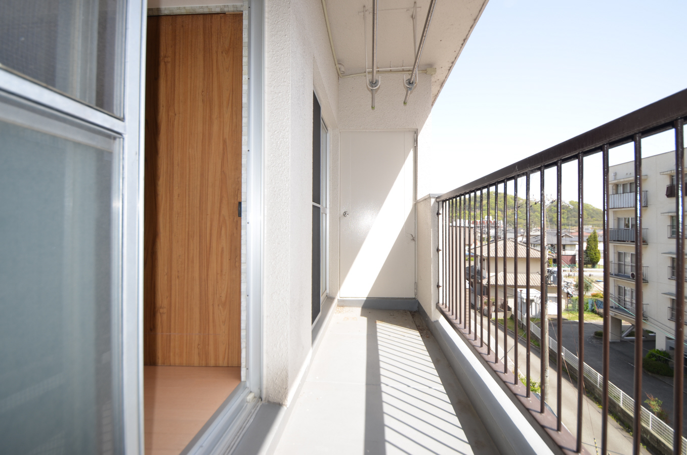 バルコニー　収納庫あり