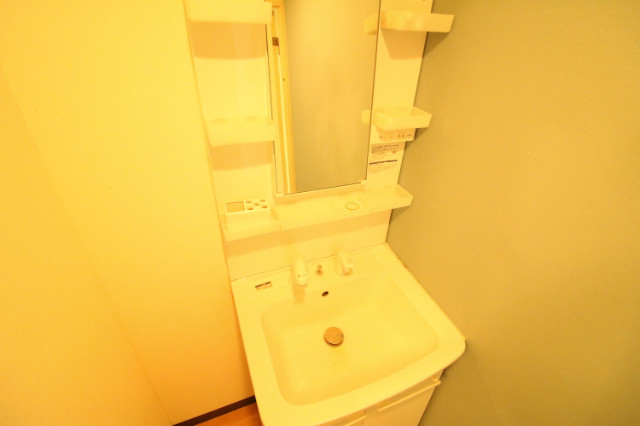洗面設備　ＵＢの洗面台、キレイです。