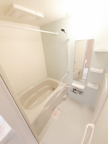 バス・シャワールーム　コンパクトで使いやすいお風呂です