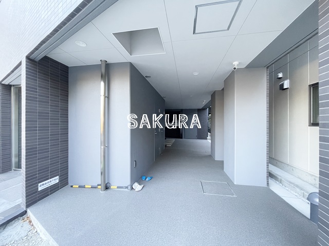 エントランス　重厚感のある建物デザイン♪