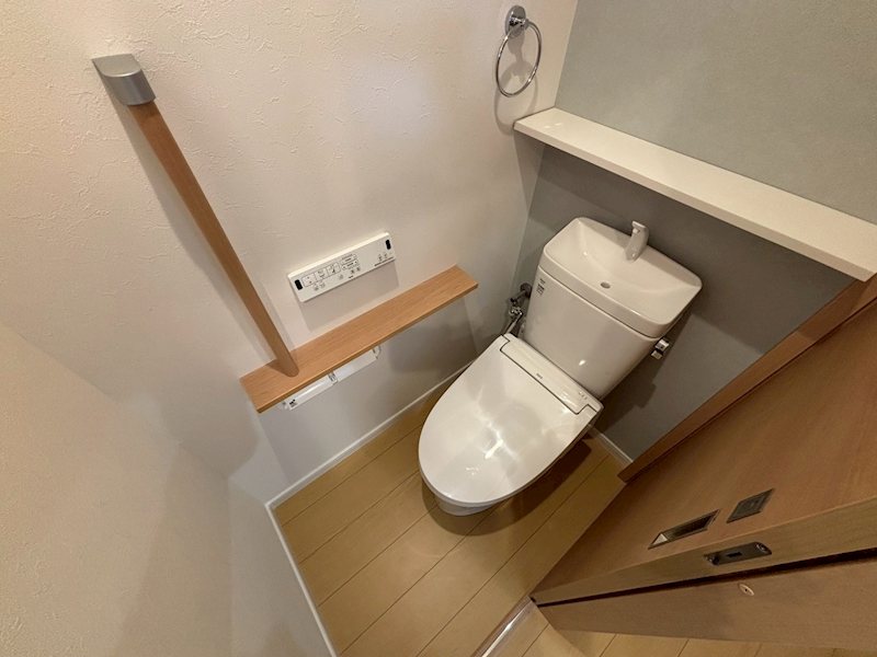 トイレ　※101号室の写真参照