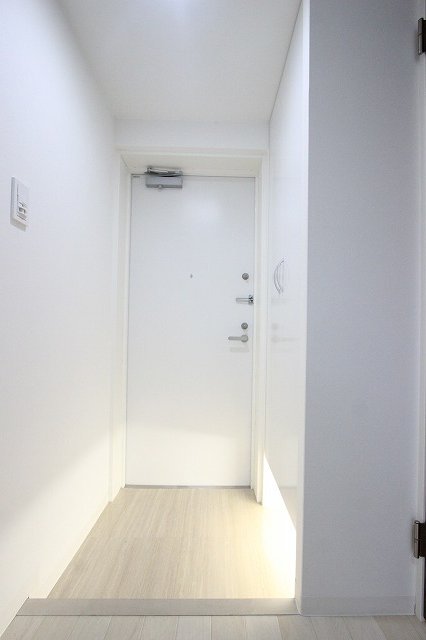 玄関　同物件別号室の写真です。