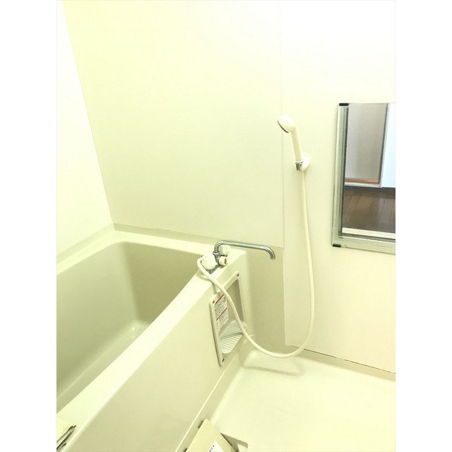 バス・シャワールーム　浴室の様子