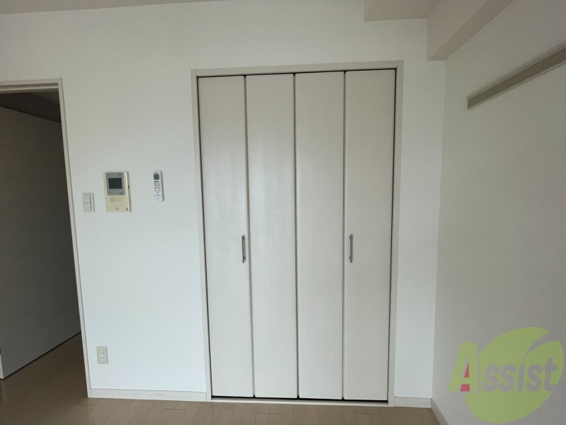 収納　収納はこちらのクローゼットをお使いください。