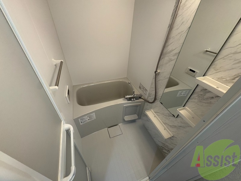 バス・シャワールーム　浴室はこちらのユニットバスです。一日の疲れを癒しましょう。