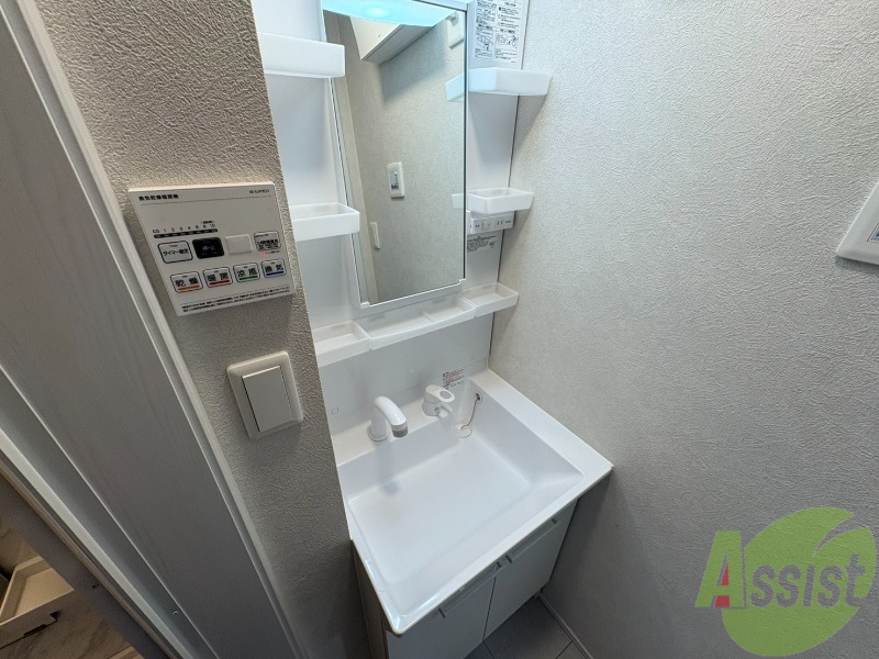 洗面設備　洗面台はこちら、広々して使いやすそうですね。