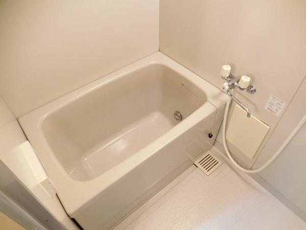 バス・シャワールーム　追い焚き機能付きバス！