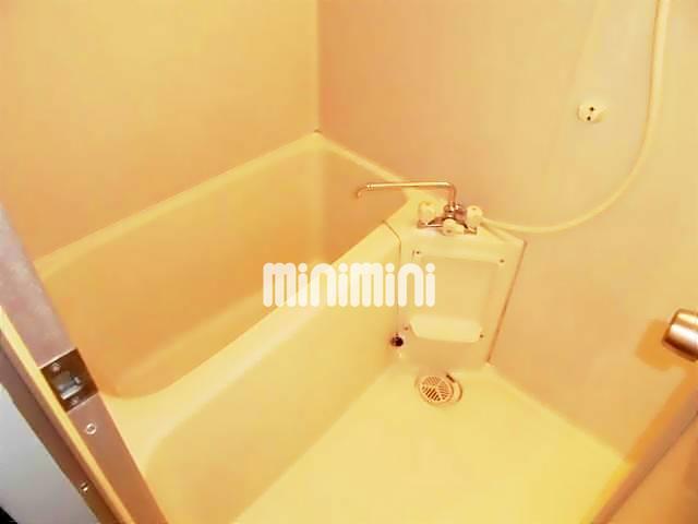 バス・シャワールーム　シャワー付きバスルーム。