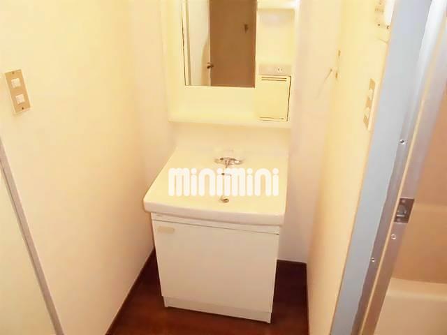 洗面設備　あると便利な独立洗面台付き。