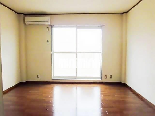 居室・リビング　家具の配置がしやすい８帖の洋室。