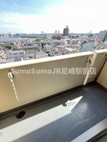 バルコニー　お洗濯にも便利なバルコニー付き