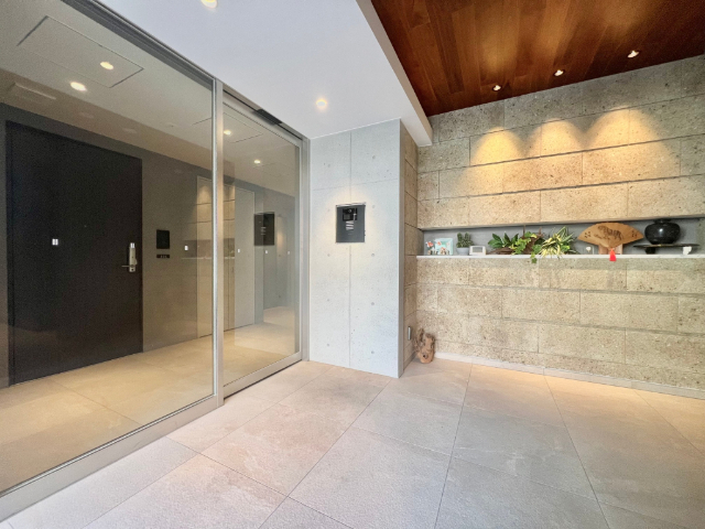 ロビー　オートロック付