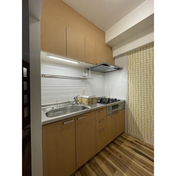 キッチン　室内写真は別部屋の写真です。