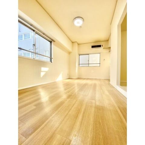 居室・リビング　室内