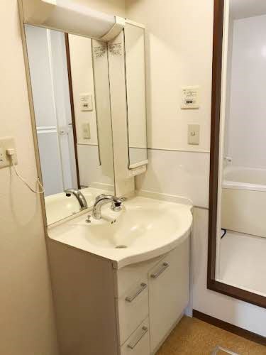 洗面設備　洗面※同間取り別部屋の写真です。