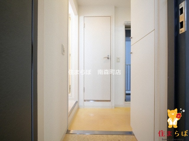 玄関　「気になったら、LINEで気軽に相談できますよ。」