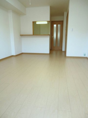 居室・リビング　こちらの居間で趣味の時間をお楽しみください