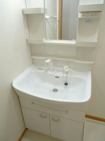 洗面設備　忙しい朝には欠かせない洗面所です