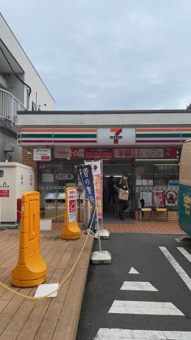 コンビニ　セブンイレブン（コンビニ）まで134m
