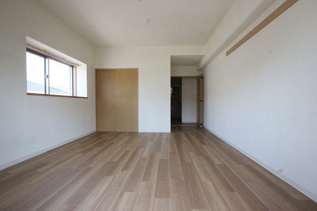 居室・リビング　同物件別号室の写真