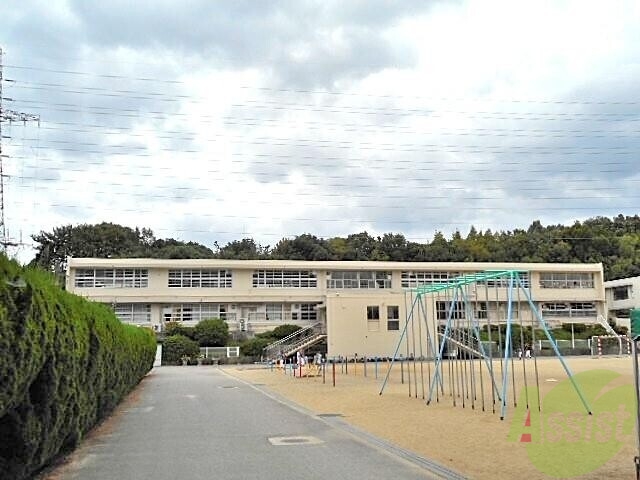 小学校　佐竹台小学校（小学校）まで289m