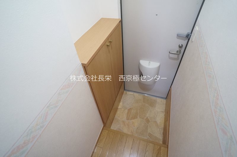 玄関　※同タイプ101号室の写真です★（実際のお部屋とは異なります