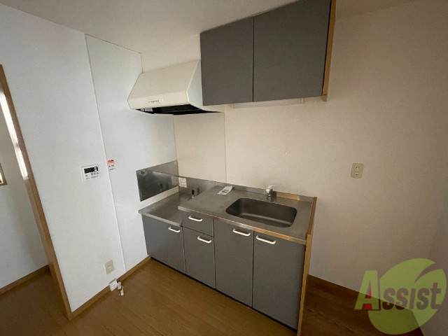 キッチン　２口ガスコンロも問題なく設置でき、スペースも広いですね。