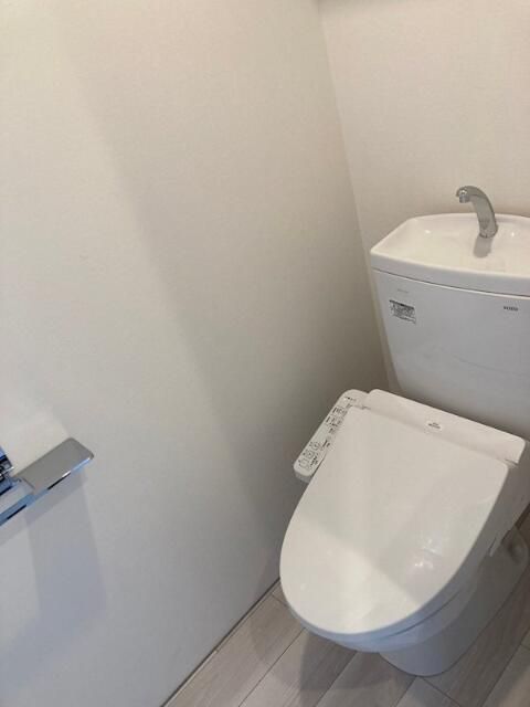 トイレ　同タイプ部屋　参考写真です