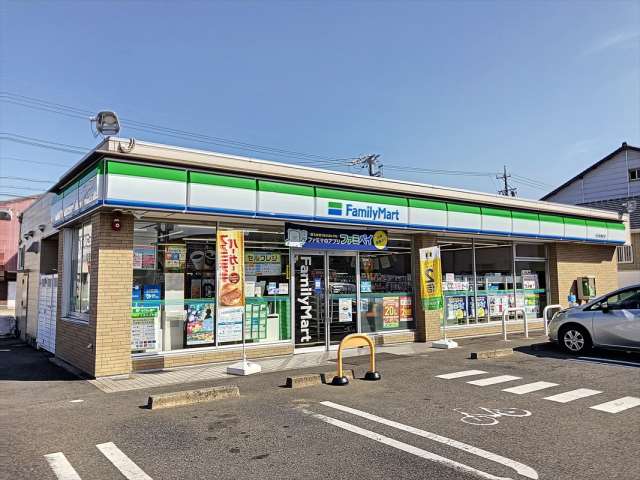 コンビニ　ファミリーマート（コンビニ）まで566m
