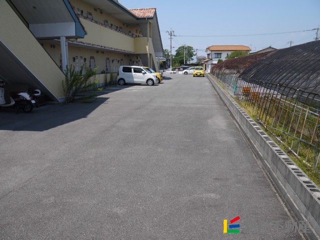 駐車場　広い駐車場