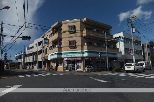 コンビニ　ファミリーマート（コンビニ）まで462m