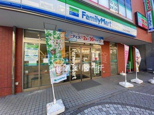 コンビニ　ファミリーマート 京急鶴見駅前店（コンビニ）まで492m